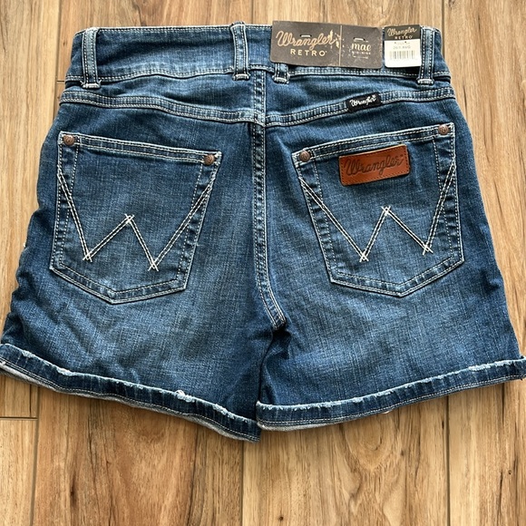 🆕Wrangler Shorts. Retro Mae mid rise sz 26” NEW WITH TAGS! - Picture 3 of 9